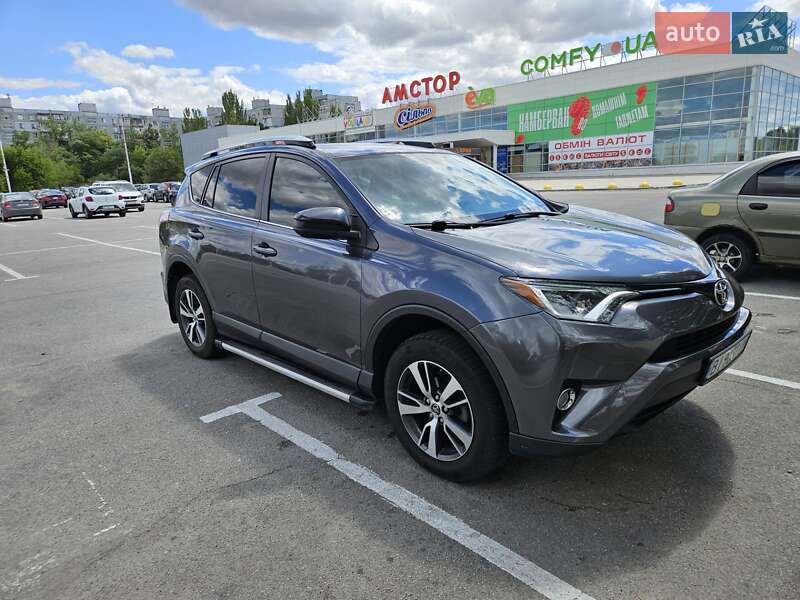Позашляховик / Кросовер Toyota RAV4 2016 в Запоріжжі