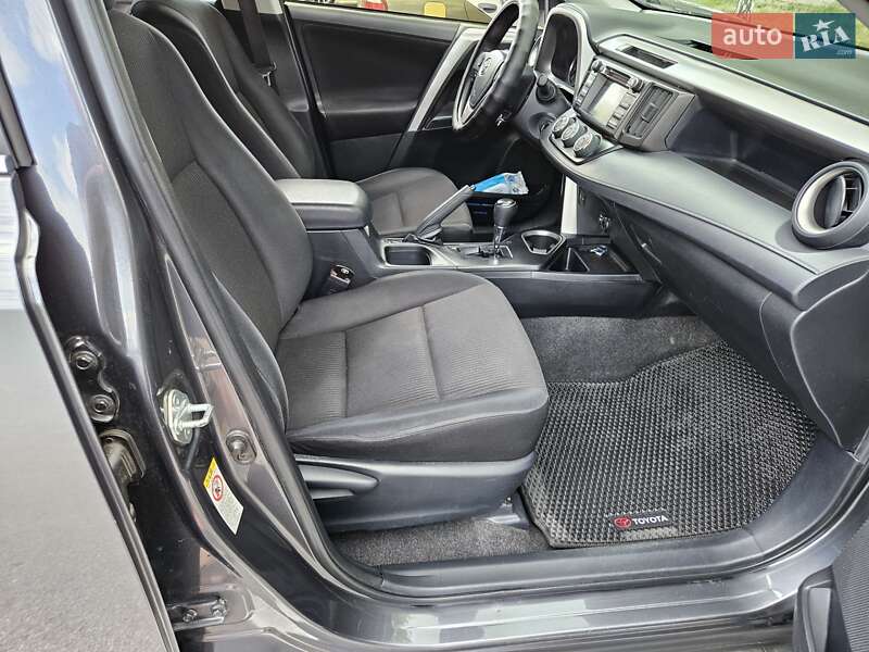 Позашляховик / Кросовер Toyota RAV4 2016 в Запоріжжі