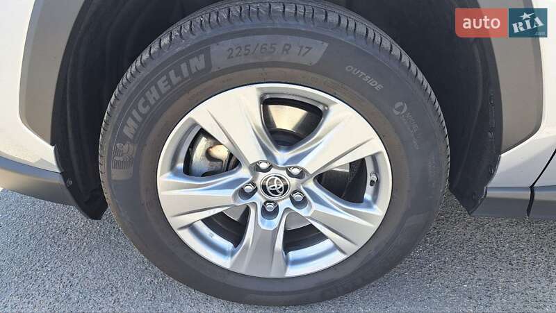 Внедорожник / Кроссовер Toyota RAV4 2023 в Киеве