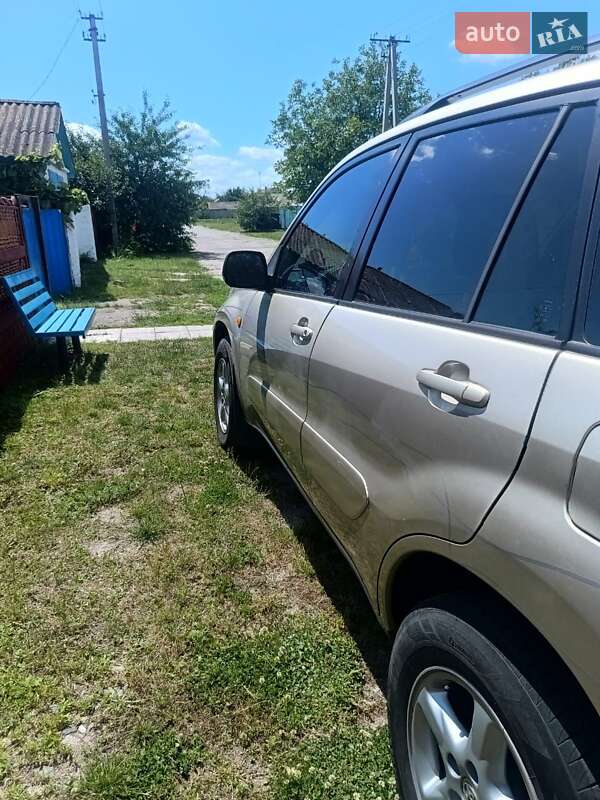 Позашляховик / Кросовер Toyota RAV4 2002 в Києві