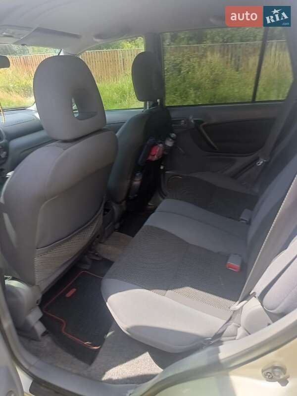 Позашляховик / Кросовер Toyota RAV4 2002 в Києві