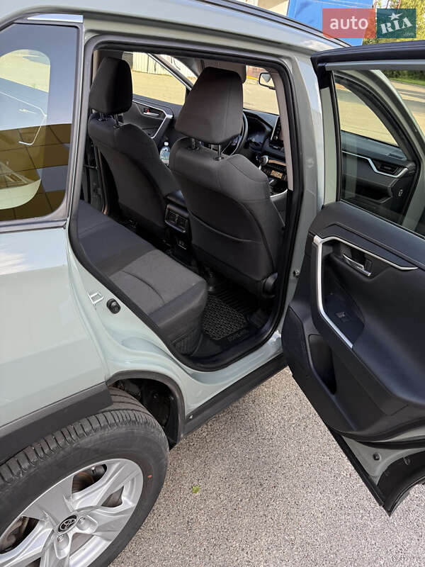 Внедорожник / Кроссовер Toyota RAV4 2021 в Борисполе