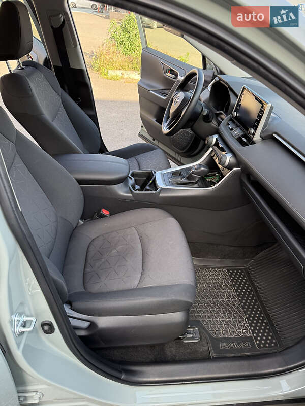 Внедорожник / Кроссовер Toyota RAV4 2021 в Борисполе