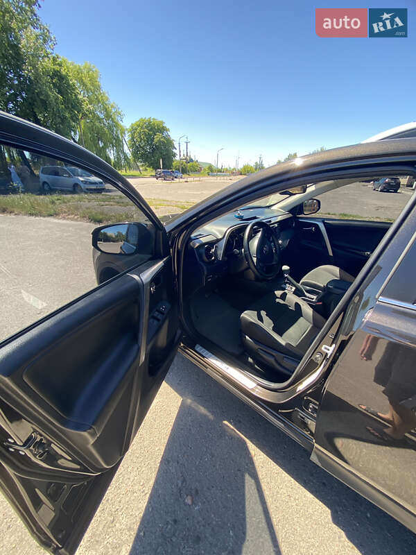 Позашляховик / Кросовер Toyota RAV4 2015 в Любомлі