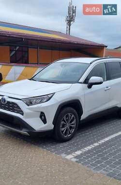 Внедорожник / Кроссовер Toyota RAV4 2023 в 