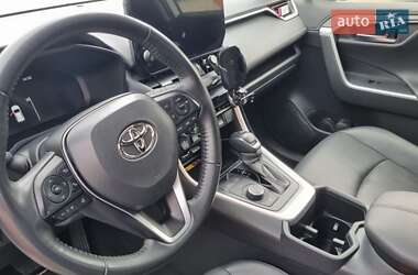 Внедорожник / Кроссовер Toyota RAV4 2023 в 