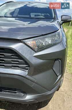 Внедорожник / Кроссовер Toyota RAV4 2020 в 