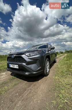 Внедорожник / Кроссовер Toyota RAV4 2020 в 