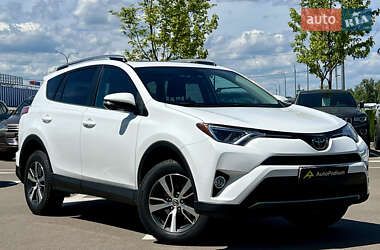 Позашляховик / Кросовер Toyota RAV4 2017 в Києві