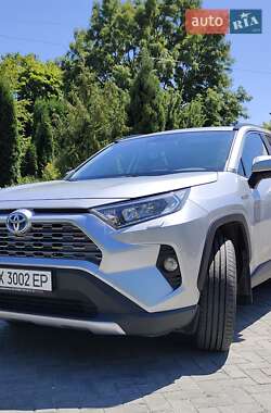 Позашляховик / Кросовер Toyota RAV4 2019 в Тернополі