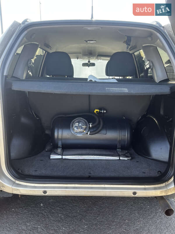 Внедорожник / Кроссовер Toyota RAV4 2004 в Виннице