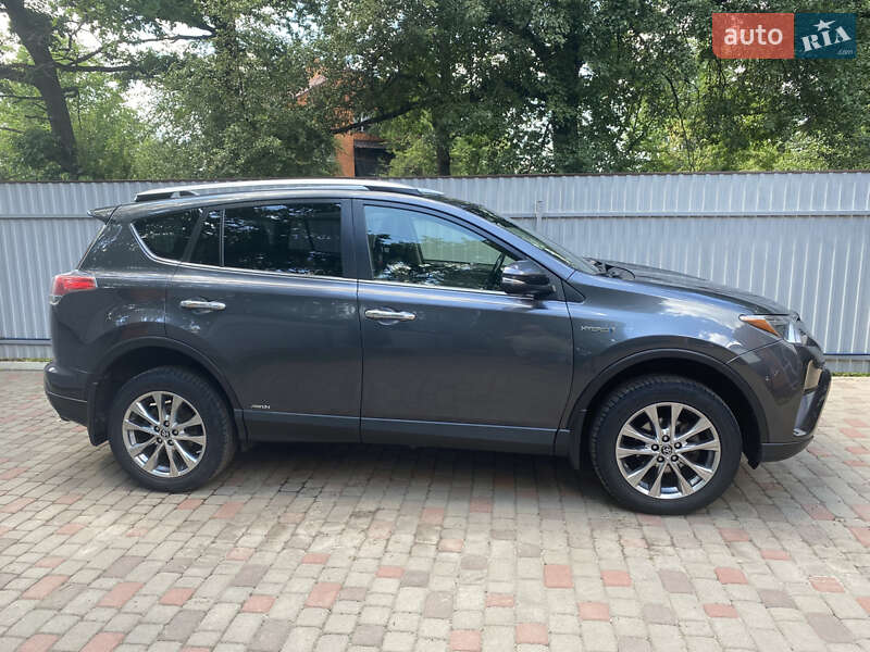 Позашляховик / Кросовер Toyota RAV4 2016 в Полтаві