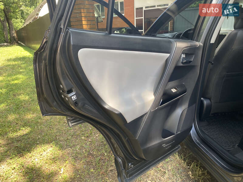 Позашляховик / Кросовер Toyota RAV4 2016 в Полтаві