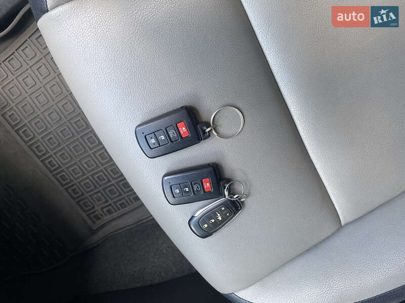 Позашляховик / Кросовер Toyota RAV4 2016 в Полтаві