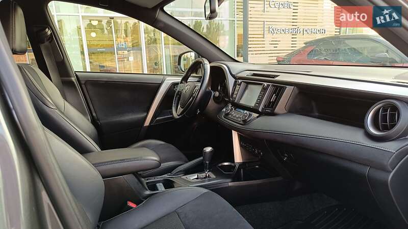 Внедорожник / Кроссовер Toyota RAV4 2018 в Киеве