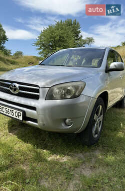 Позашляховик / Кросовер Toyota RAV4 2005 в 