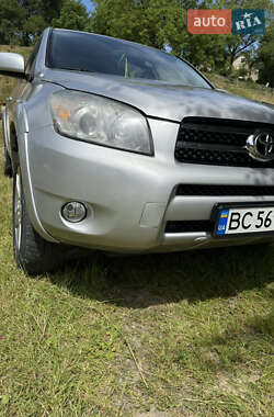 Позашляховик / Кросовер Toyota RAV4 2005 в 