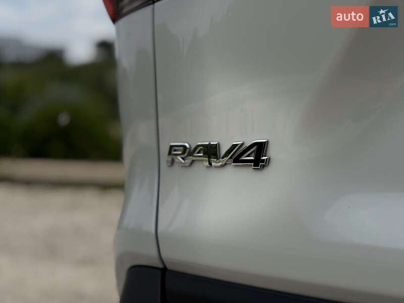 Внедорожник / Кроссовер Toyota RAV4 2022 в Днепре