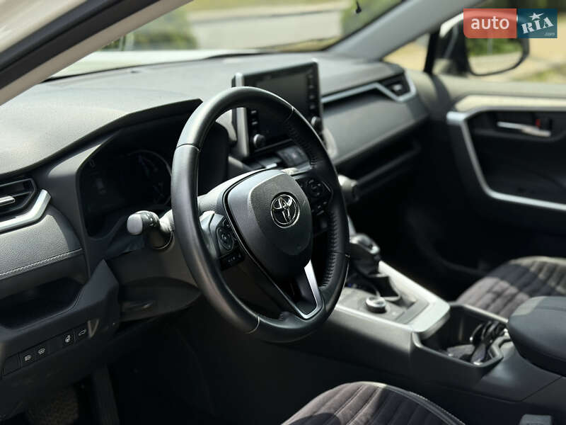 Внедорожник / Кроссовер Toyota RAV4 2022 в Днепре