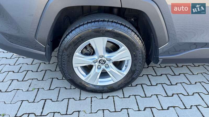 Позашляховик / Кросовер Toyota RAV4 2021 в Івано-Франківську