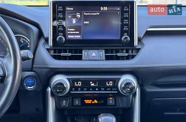 Внедорожник / Кроссовер Toyota RAV4 2021 в 