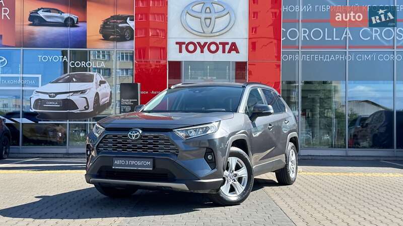 Внедорожник / Кроссовер Toyota RAV4 2021 в 