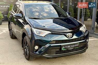 Позашляховик / Кросовер Toyota RAV4 2017 в 