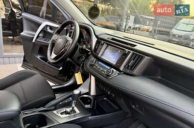 Позашляховик / Кросовер Toyota RAV4 2017 в 