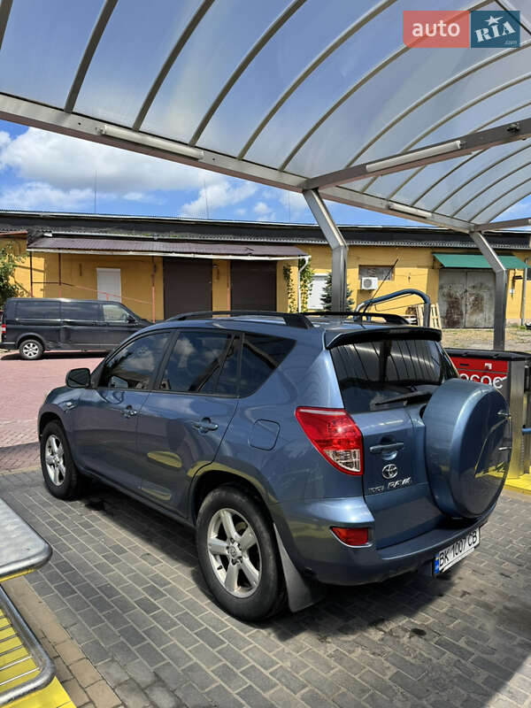 Внедорожник / Кроссовер Toyota RAV4 2008 в Ровно