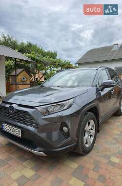 Внедорожник / Кроссовер Toyota RAV4 2021 в 