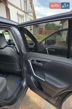 Внедорожник / Кроссовер Toyota RAV4 2021 в 
