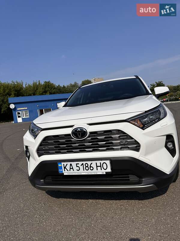 Внедорожник / Кроссовер Toyota RAV4 2022 в Киеве