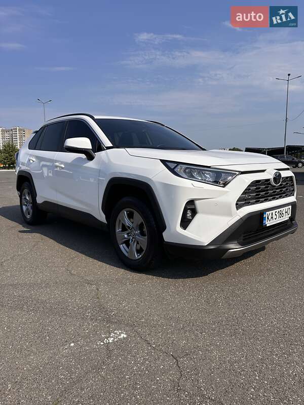 Внедорожник / Кроссовер Toyota RAV4 2022 в Киеве