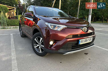 Позашляховик / Кросовер Toyota RAV4 2016 в 