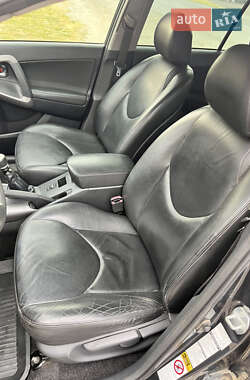 Внедорожник / Кроссовер Toyota RAV4 2007 в 