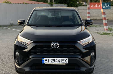 Позашляховик / Кросовер Toyota RAV4 2020 в 