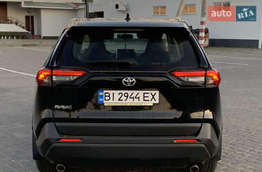 Позашляховик / Кросовер Toyota RAV4 2020 в 