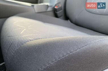 Позашляховик / Кросовер Toyota RAV4 2020 в 
