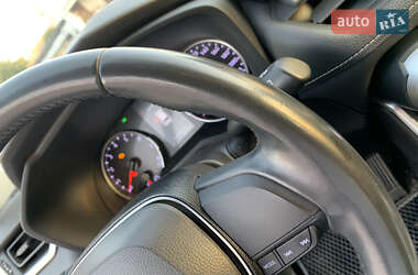 Позашляховик / Кросовер Toyota RAV4 2020 в 