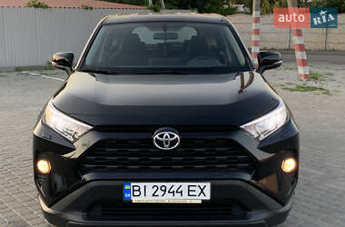 Позашляховик / Кросовер Toyota RAV4 2020 в 