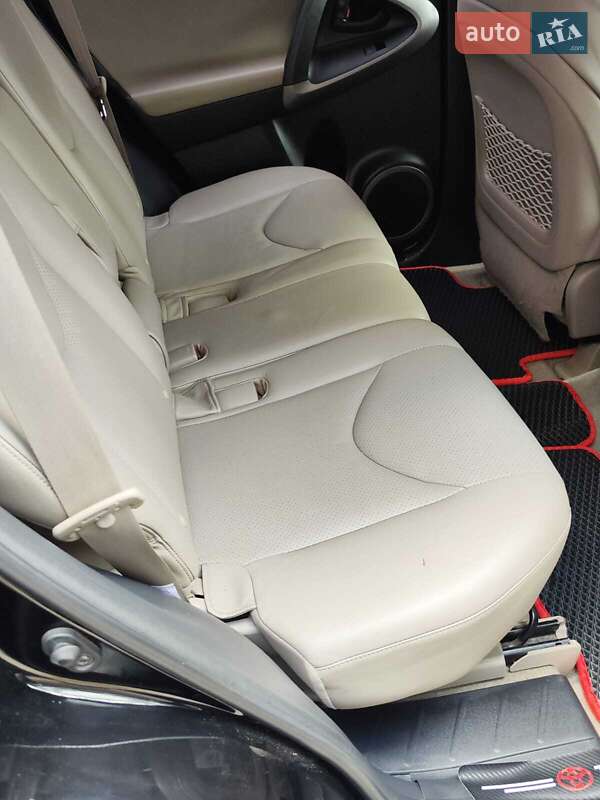 Внедорожник / Кроссовер Toyota RAV4 2006 в Харькове