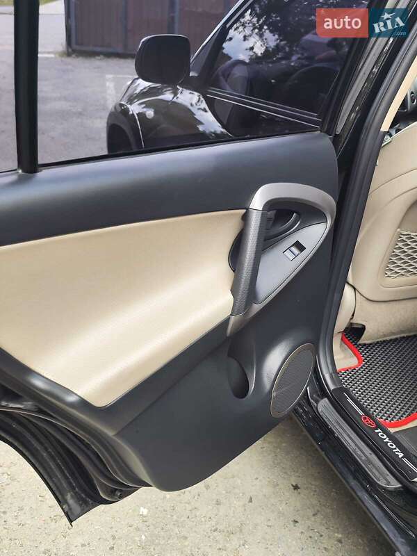 Внедорожник / Кроссовер Toyota RAV4 2006 в Харькове