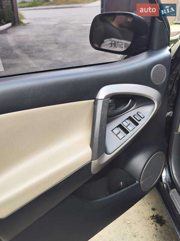 Внедорожник / Кроссовер Toyota RAV4 2006 в Харькове