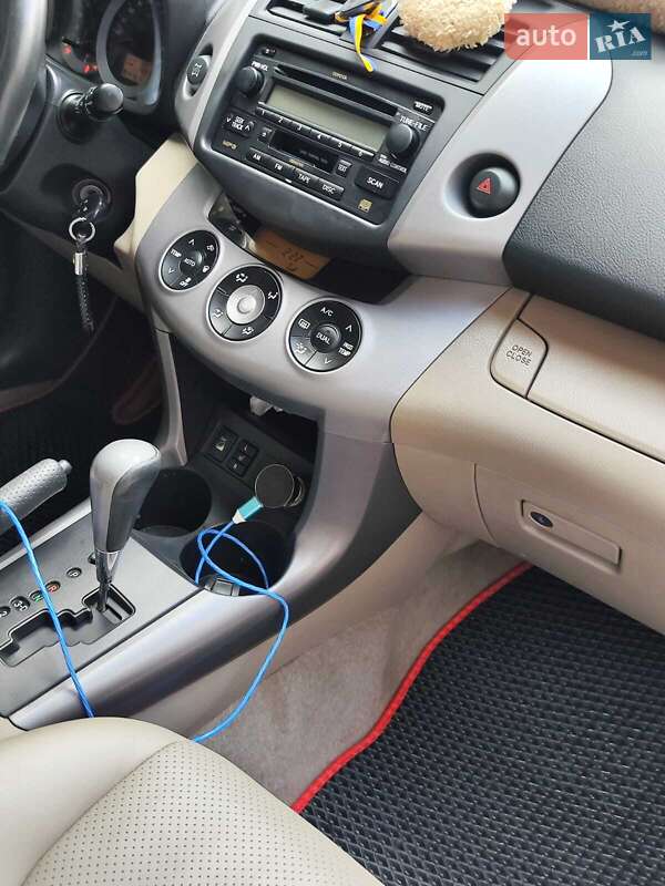 Внедорожник / Кроссовер Toyota RAV4 2006 в Харькове