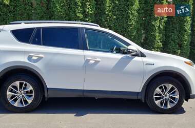 Внедорожник / Кроссовер Toyota RAV4 2018 в 