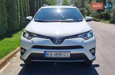 Внедорожник / Кроссовер Toyota RAV4 2018 в 