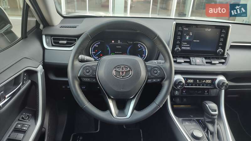 Внедорожник / Кроссовер Toyota RAV4 2020 в Киеве
