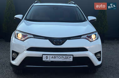 Внедорожник / Кроссовер Toyota RAV4 2016 в 