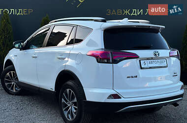 Внедорожник / Кроссовер Toyota RAV4 2016 в 