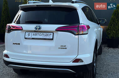 Внедорожник / Кроссовер Toyota RAV4 2016 в 